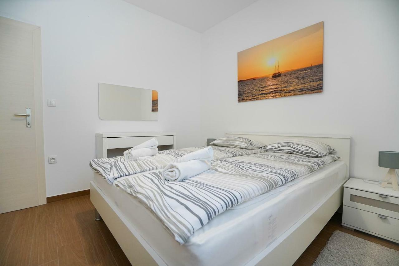 TJ Apartment 1 Zadar Bagian luar foto