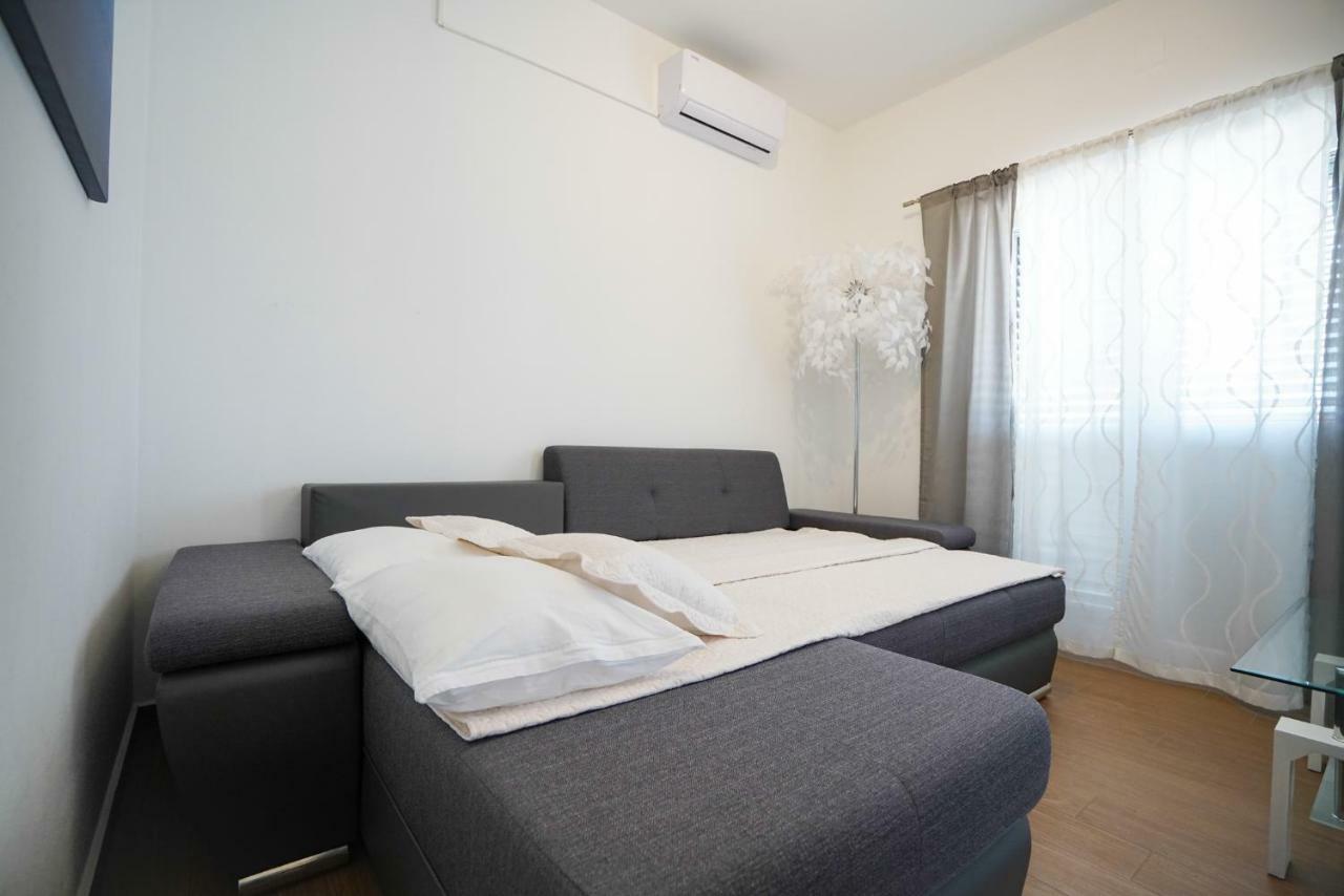 TJ Apartment 1 Zadar Bagian luar foto